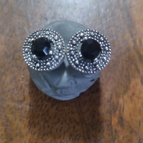 Medium Round Earrings - Picture 1 of 4